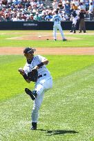 Mariners' Ichiro starts in center, goes 2-for-4 against Yankees